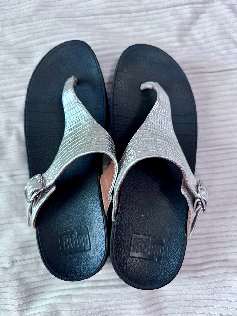 Fitflop Silver Metallic Thong Sandals with Buckle